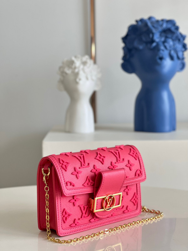l0*is V*t0n mini dauphine