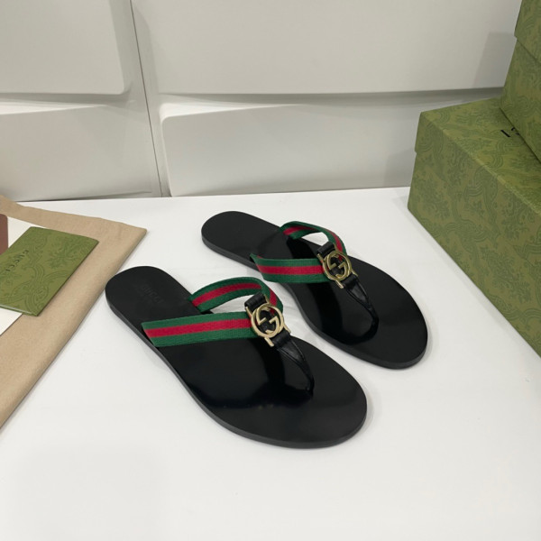 G*u*i slippers