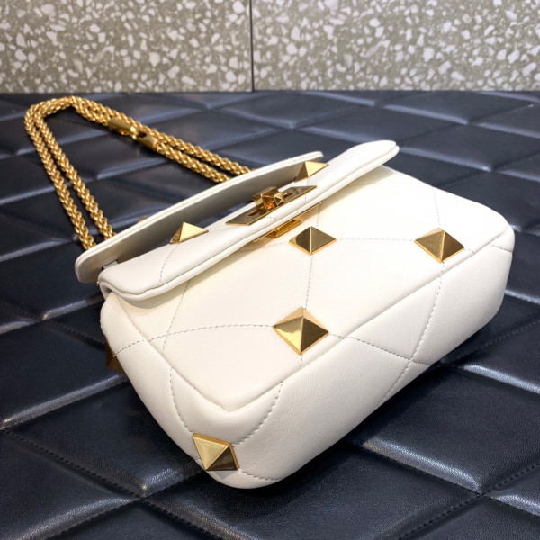 VALENTINO ONLINE EXCLUSIVE SMALL ROMAN STUD THE SHOULDER BAG WITH CHAIN