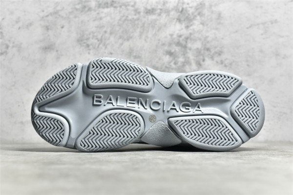 Ba*len*cia*ga triple s