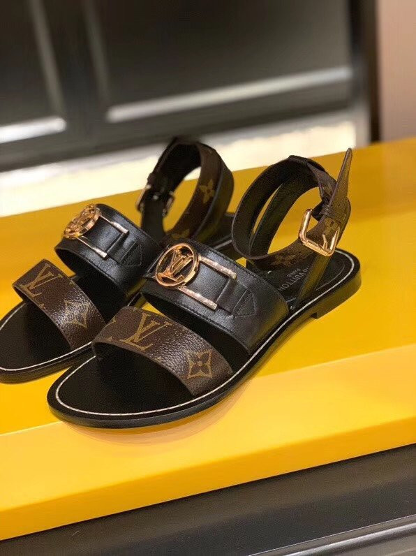 l0*is V*t0n academy flat sandal