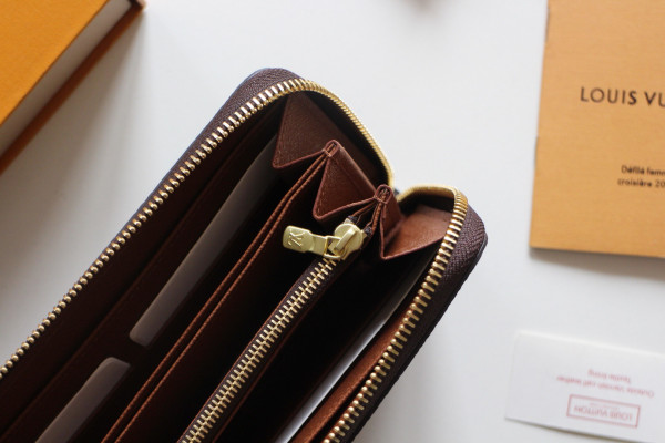 l0*is V*t0n zippy wallet