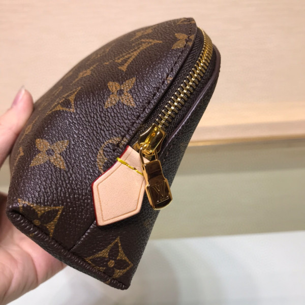 l0*is V*t0n cosmetic pouch gm