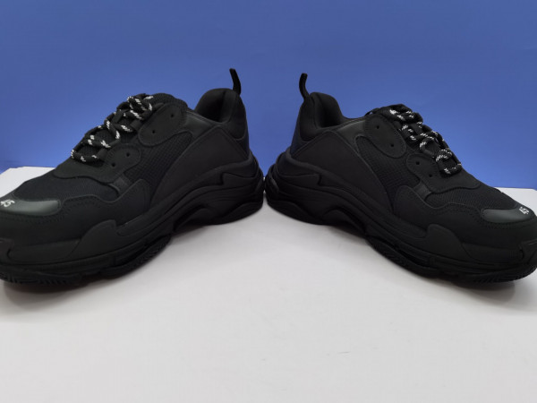 Ba*len*cia*ga triple s