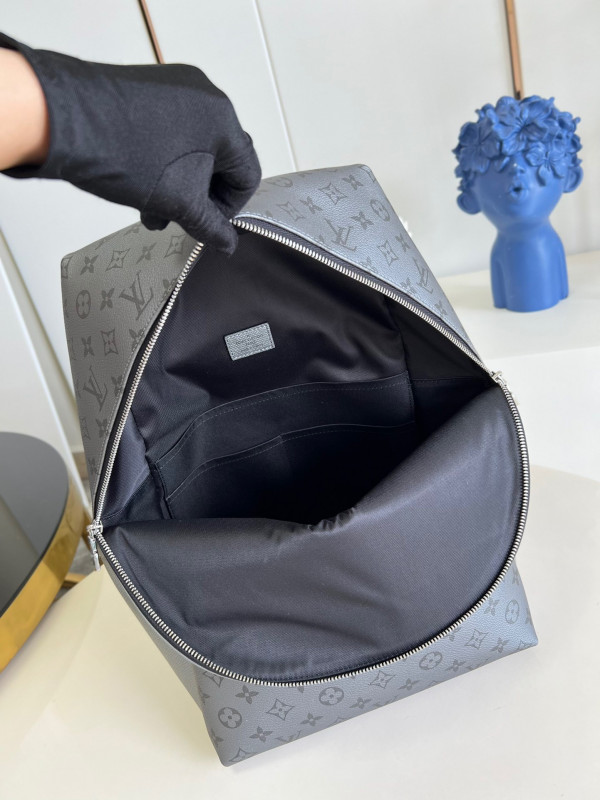 l0*is V*t0n discovery backpack pm
