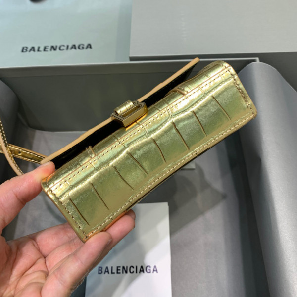 Ba*len*cia*ga hourglass