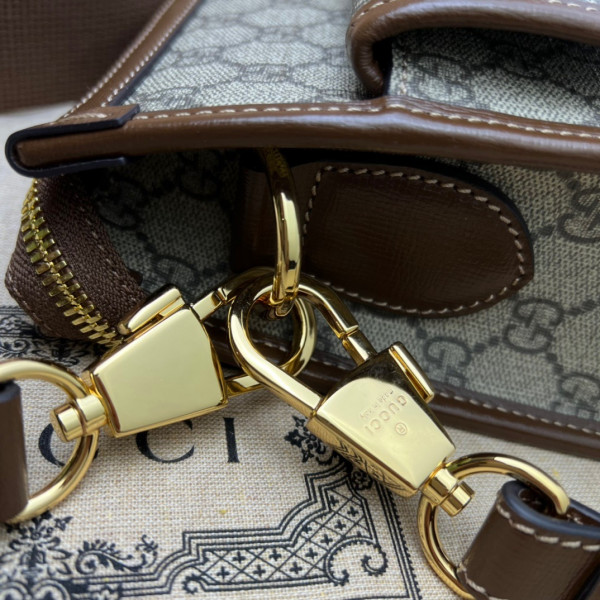 G*u*i messenger bag with interlocking g
