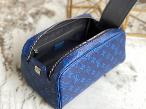 l0*is V*t0n dopp kit toilet pouch