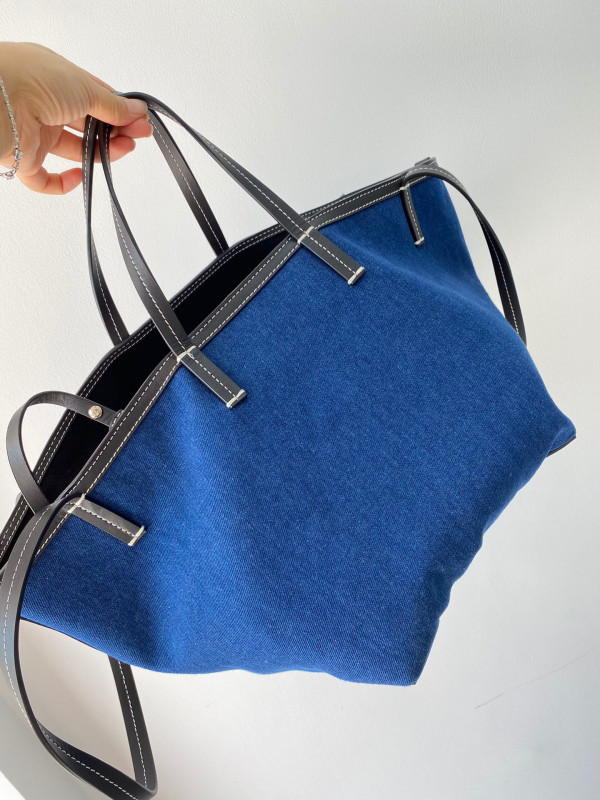 B**rry beach tote