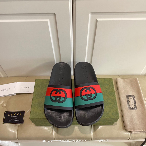 G*u*i interlocking g slide sandal