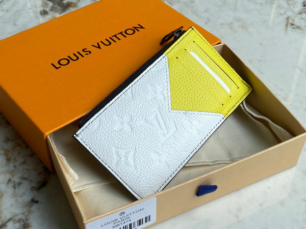 l0*is V*t0n cc holder