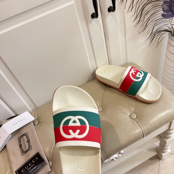 G*u*i interlocking g slide sandal