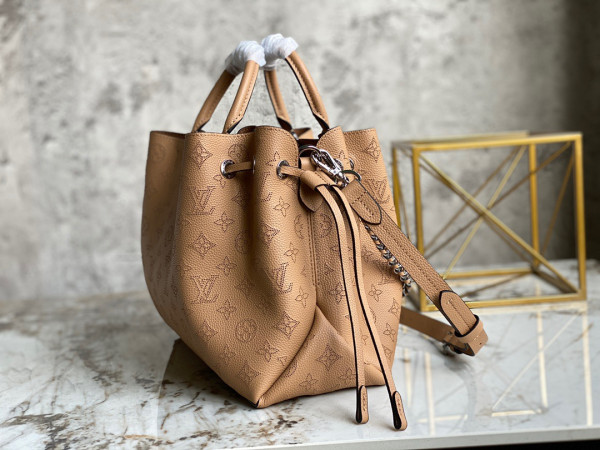 l0*is V*t0n bella tote