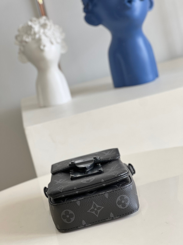 l0*is V*t0n s-lock vertical wearable wallet