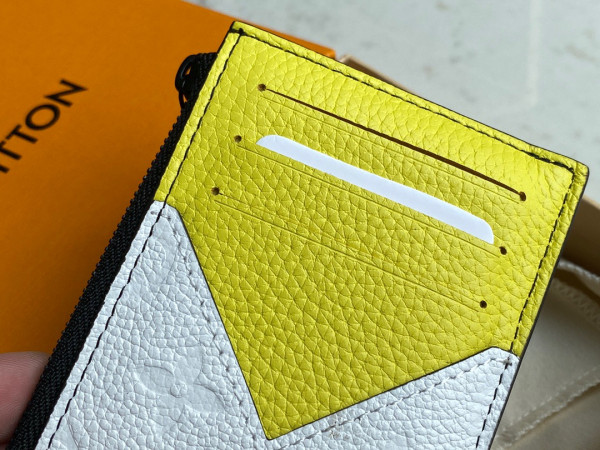 l0*is V*t0n cc holder