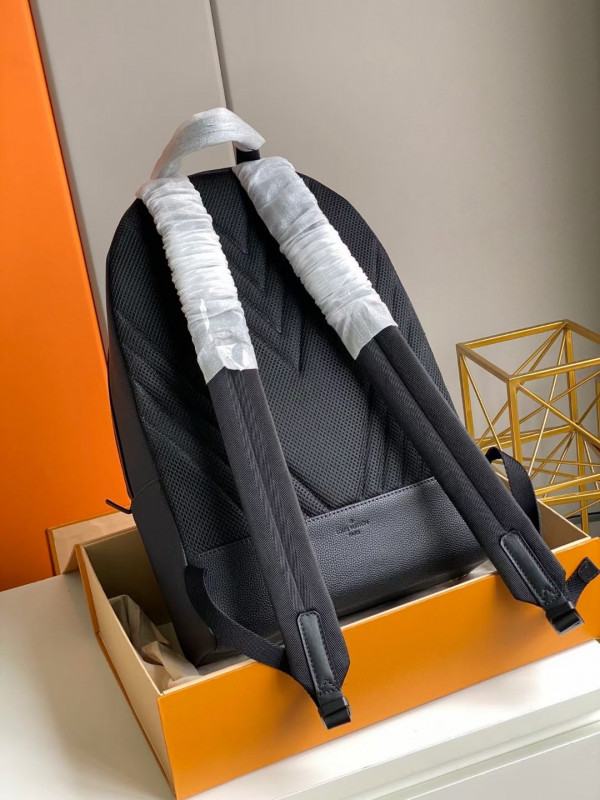 l0*is V*t0n backpack