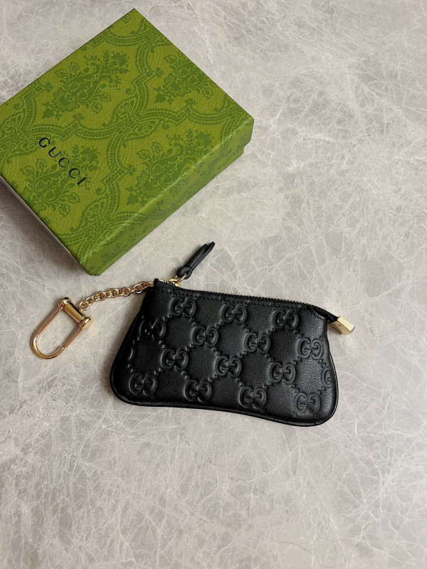 G*u*i signature key case