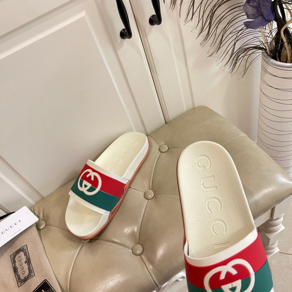 G*u*i interlocking g slide sandal