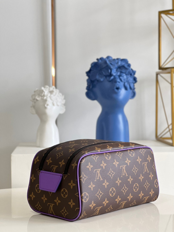 l0*is V*t0n dopp kit toilet pouch