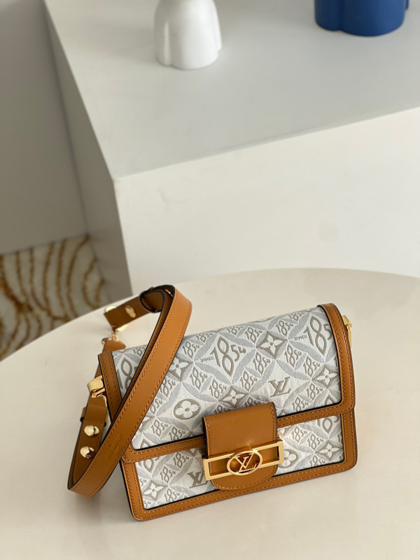 l0*is V*t0n dauphine mini