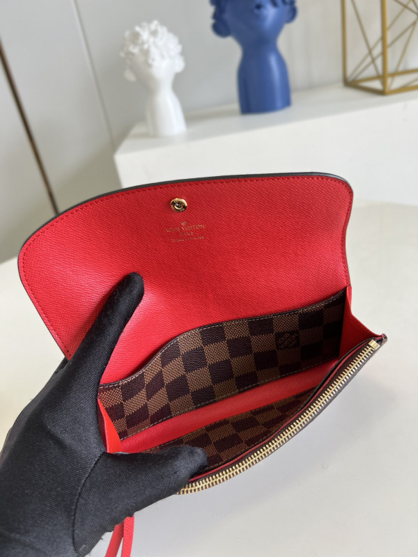 l0*is V*t0n emilie wallet