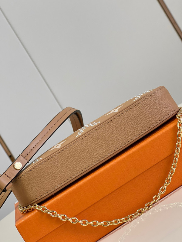 l0*is V*t0n easy pouch on strap