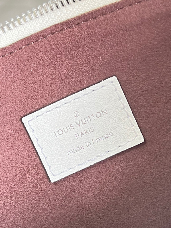 l0*is V*t0n coussin pm