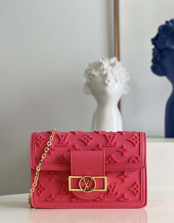 l0*is V*t0n mini dauphine