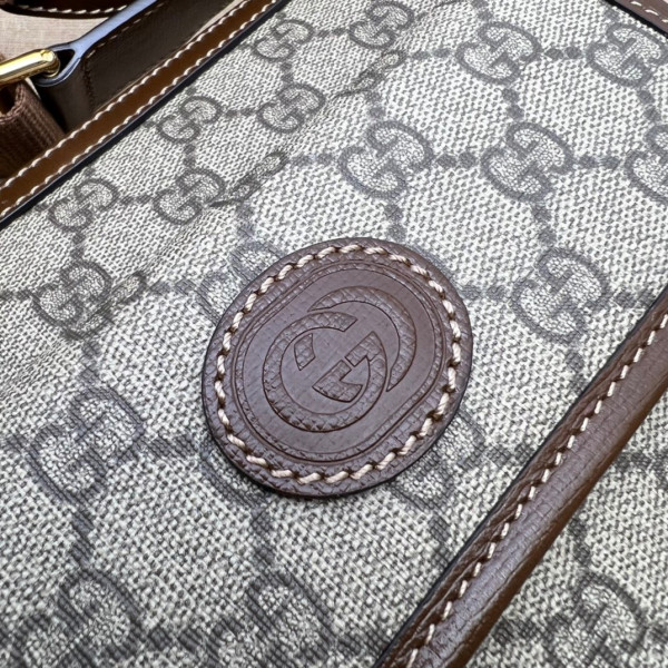 G*u*i messenger bag with interlocking g