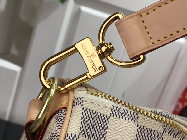 l0*is V*t0n keepall 45