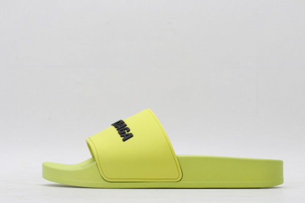 Ba*len*cia*ga pool slide sandal