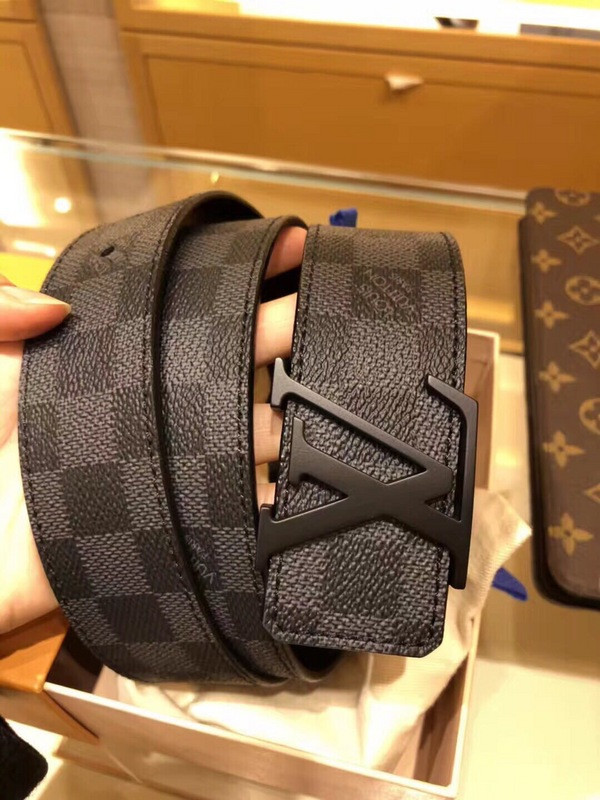 l0*is V*t0n belt