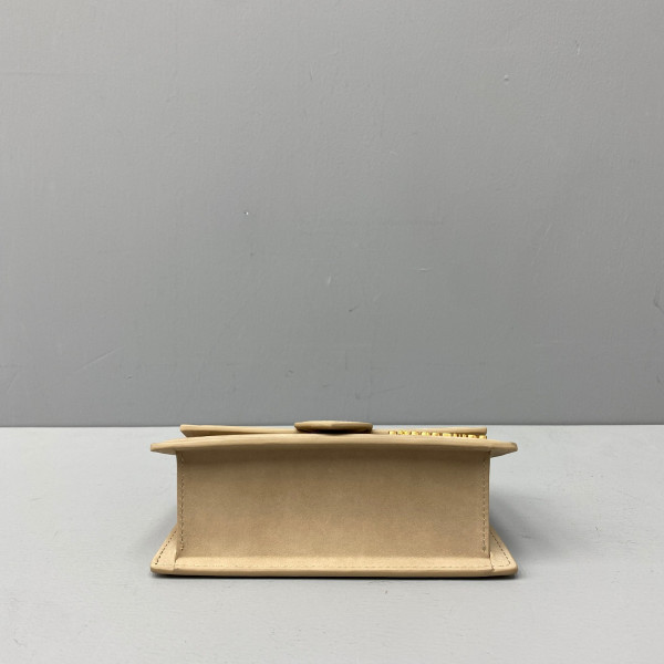 JACQUEMUS Le Bambino