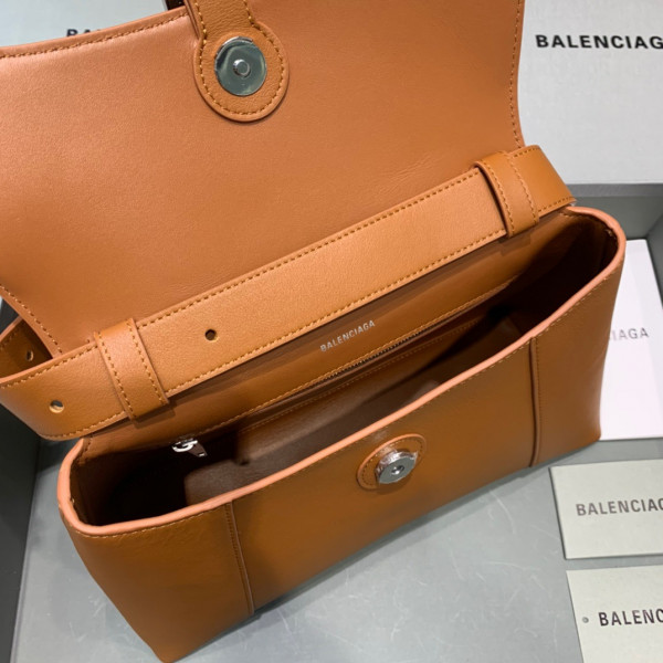 Ba*len*cia*ga downtown medium shoulder bag