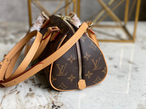 l0*is V*t0n vintage bag