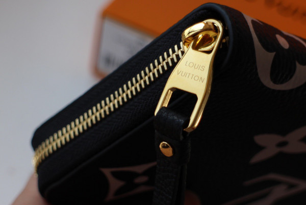 l0*is V*t0n zippy wallet