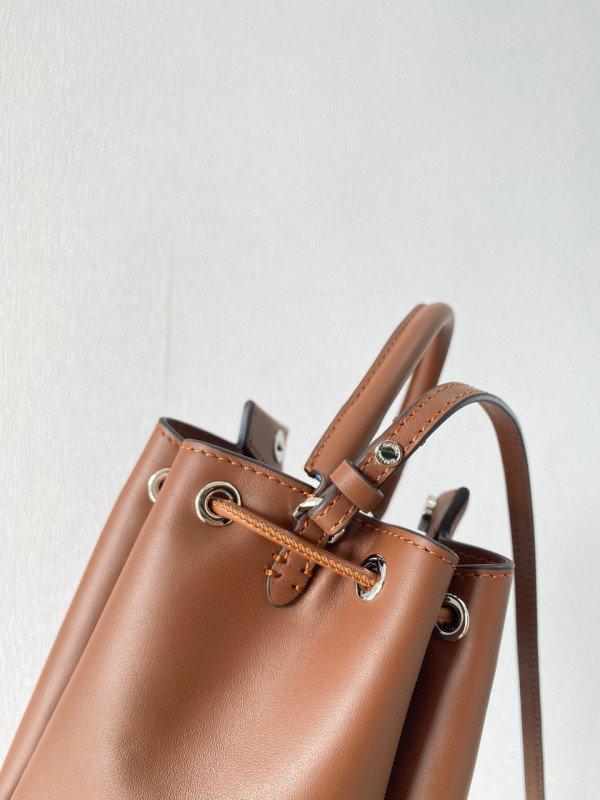 B**rry bucket bag
