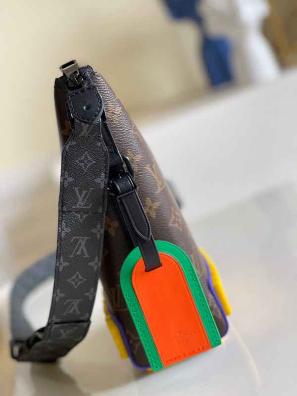 l0*is V*t0n cruiser messenger