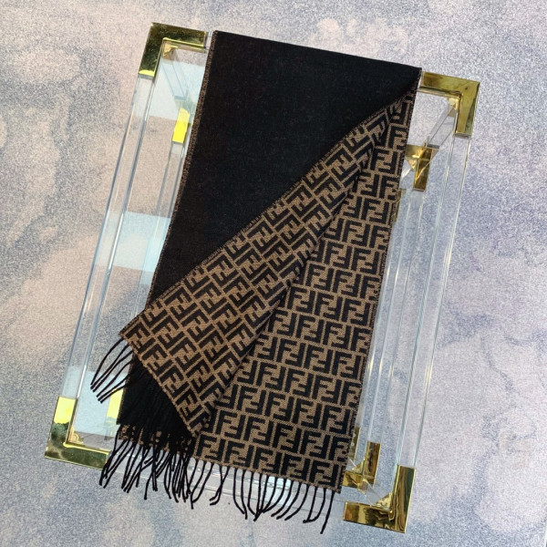 F**di scarf