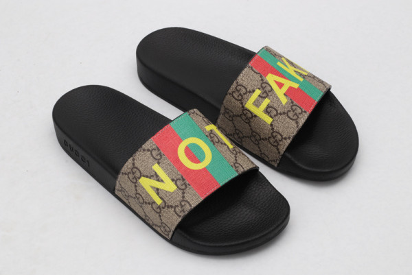 G*u*i slide sandal