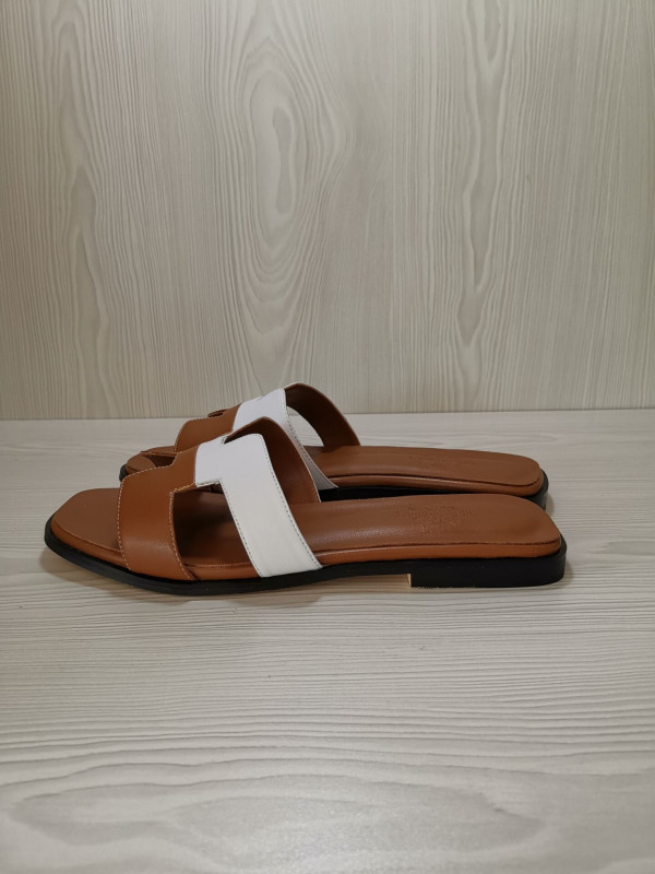 H**mes sandals