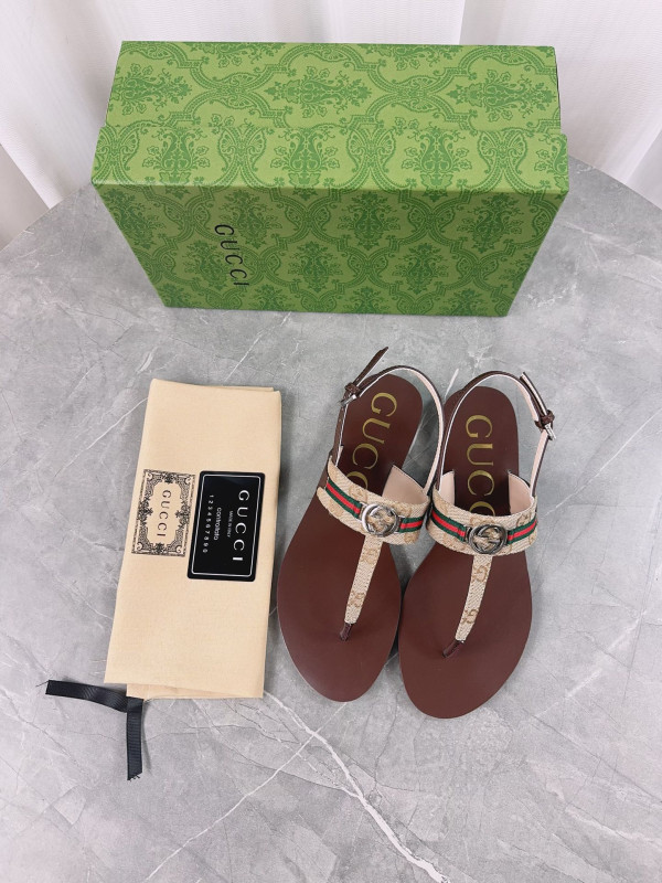 G*u*i slide sandals