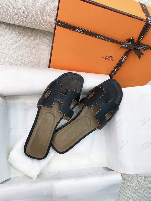 H**mes sandals