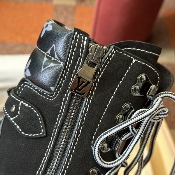 l0*is V*t0n boots