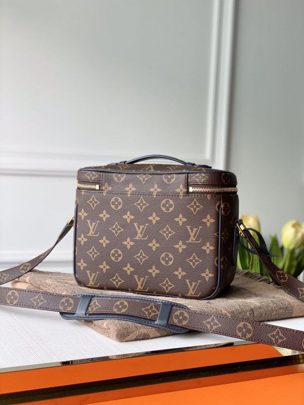 l0*is V*t0n toiletry bag