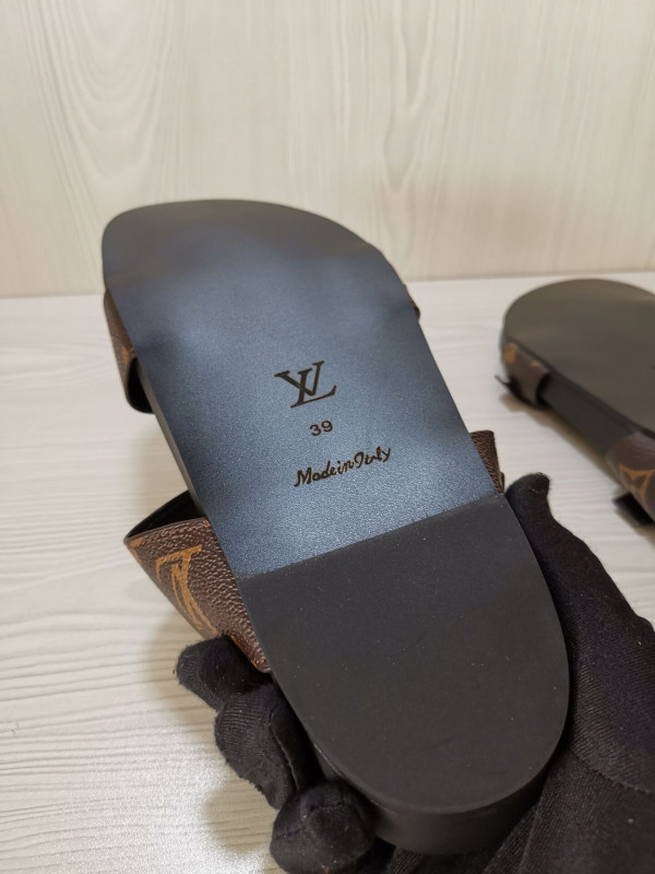 l0*is V*t0n sandals