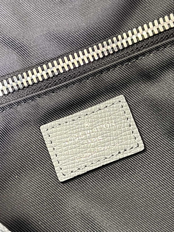 l0*is V*t0n new flap messenger
