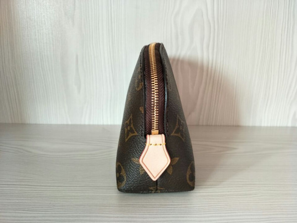 l0*is V*t0n cosmetic pouch pm-19*12*6cm