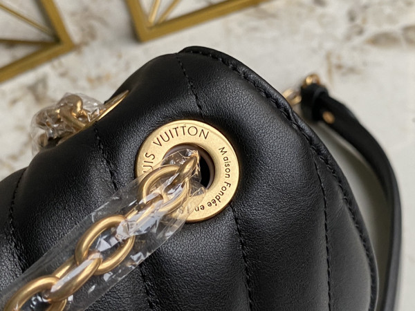 l0*is V*t0n new wave chain bag