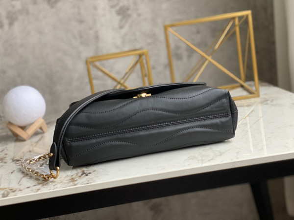 l0*is V*t0n new wave chain bag